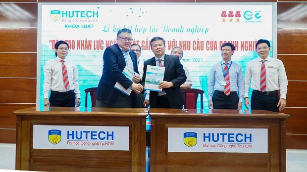HUTECH signs the MOU "Training human resources in Law based on the needs of enterprises" 53