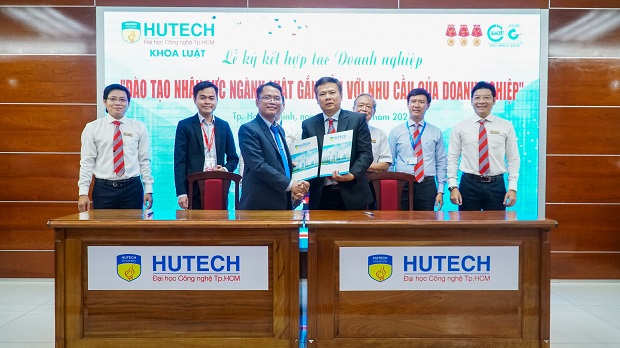 HUTECH signs the MOU "Training human resources in Law based on the needs of enterprises" 59
