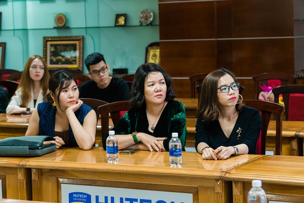 Sinh viên HUTECH tiếp cận phương pháp phục dựng bảo vật triều Nguyễn 18