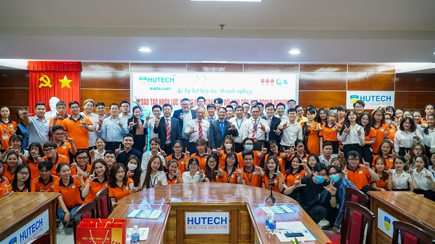 HUTECH signs the MOU "Training human resources in Law based on the needs of enterprises" 64