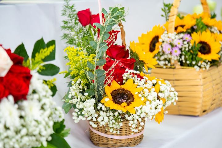 Sinh viên Viện Khoa học Ứng dụng HUTECH kỷ niệm Ngày Phụ nữ Việt Nam qua những lẵng hoa “Sắc hương” rực rỡ HUTECH 5