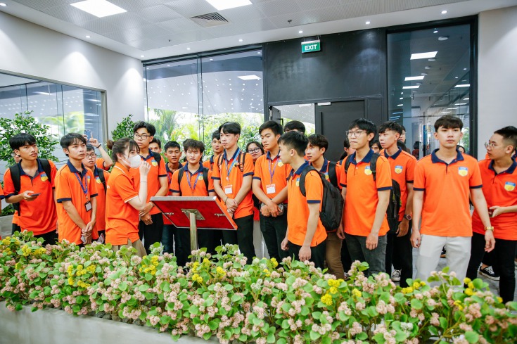 Hơn 100 sinh viên Khoa công nghệ thông tin HUTECH cũng đến tham quan Cty FPT Software HUTECH 1