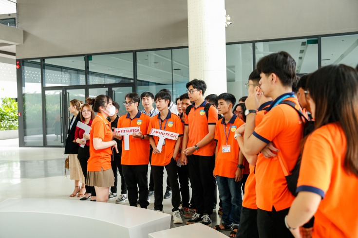 Hơn 100 sinh viên Khoa công nghệ thông tin HUTECH cũng đến tham quan Cty FPT Software HUTECH 4