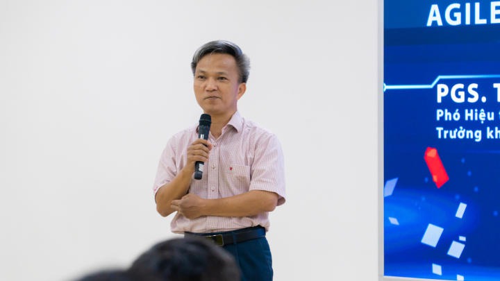 PGS.TS. Võ Đình Bảy chia sẻ về ý nghĩa của các sự kiện cho các bạn sinh viên