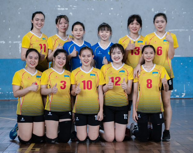 Đội tuyển Bóng chuyền nữ HUTECH giành cúp vô địch và 02 danh hiệu cá nhân tại Hội thao CSE 15