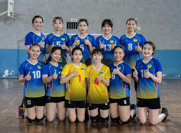 Đội tuyển Bóng chuyền nữ HUTECH giành cúp vô địch và 02 danh hiệu cá nhân tại Hội thao CSE 13