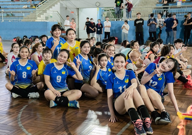 Đội tuyển Bóng chuyền nữ HUTECH giành cúp vô địch và 02 danh hiệu cá nhân tại Hội thao CSE 58