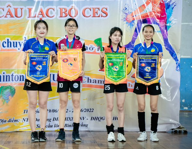 Đội tuyển Bóng chuyền nữ HUTECH giành cúp vô địch và 02 danh hiệu cá nhân tại Hội thao CSE 96