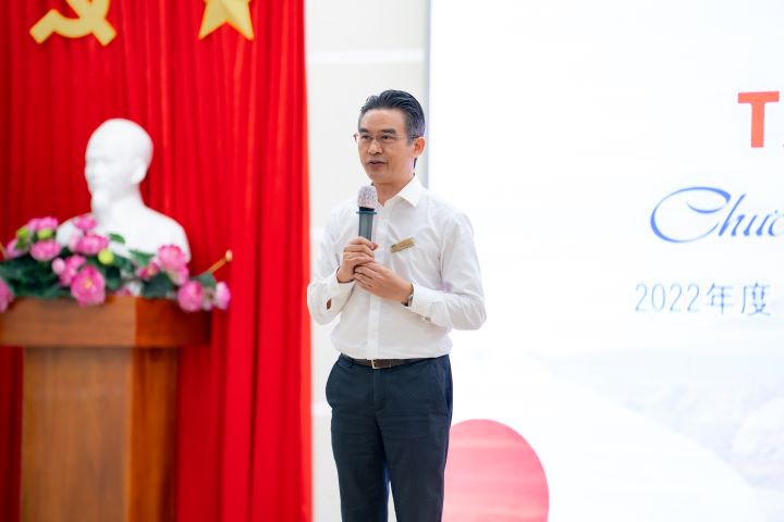 TS. Nguyễn Xuân Hoàng Việt - Phó Hiệu Trưởng bày tỏ niềm vui khi các tân sinh viên đã chọn VJIT và gửi lời nhắn nhủ cho các bạn