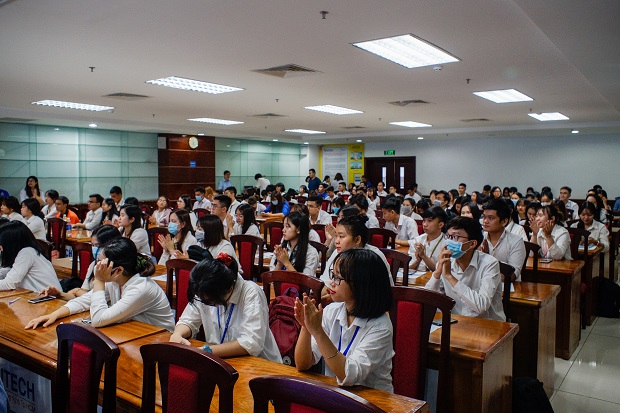 Sinh viên HUTECH chia sẻ cảm nhận về hành trình học tập tư tưởng Hồ Chí Minh 7