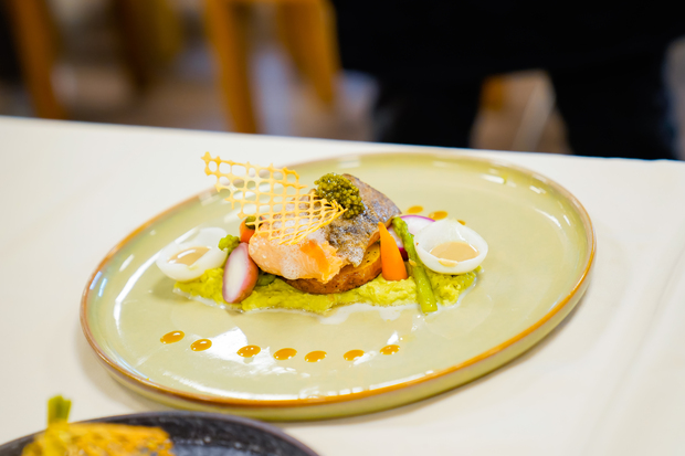 Sinh viên Du lịch - Nhà hàng - Khách sạn HUTECH trổ tài “master chef” với nguyên liệu hải sản Alaska 164
