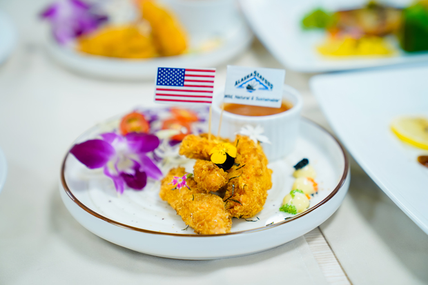 Sinh viên Du lịch - Nhà hàng - Khách sạn HUTECH trổ tài “master chef” với nguyên liệu hải sản Alaska 169