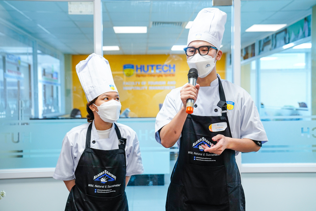 Sinh viên Du lịch - Nhà hàng - Khách sạn HUTECH trổ tài “master chef” với nguyên liệu hải sản Alaska 131