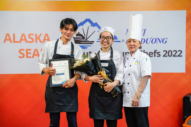 Sinh viên Du lịch - Nhà hàng - Khách sạn HUTECH trổ tài “master chef” với nguyên liệu hải sản Alaska 200
