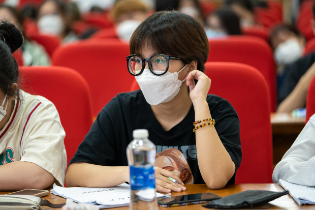 Giáo sư Đại học ChungAng chia sẻ về các vấn đề xã hội Hàn Quốc hiện đại cho sinh viên HUTECH 88