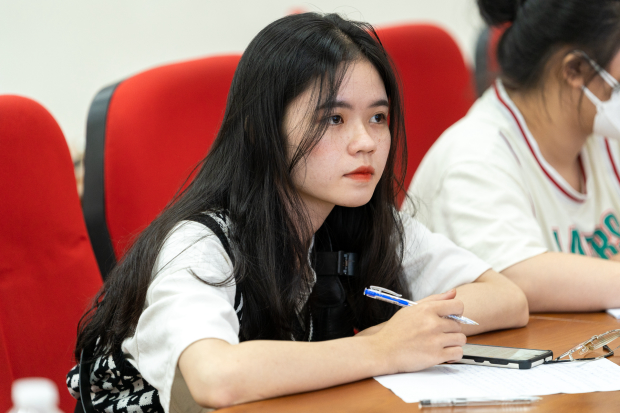Giáo sư Đại học ChungAng chia sẻ về các vấn đề xã hội Hàn Quốc hiện đại cho sinh viên HUTECH 83