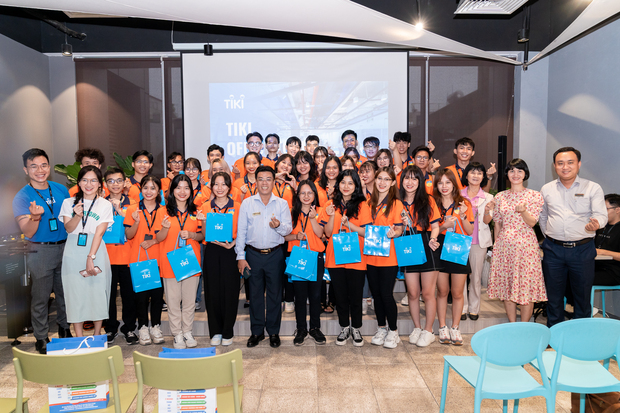 Interesting practical experience for students of Commerce Business and E-Commerce at TIKI 28