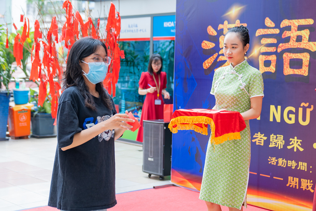 Sinh viên Khoa Trung Quốc học tranh tài Hán ngữ tại cuộc thi Ngôi sao tiếng Hoa mùa 1 112