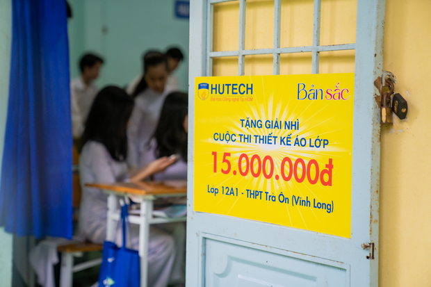 Chuyến xe HUTECH dừng chân tại THPT Trà Ôn (Vĩnh Long) cùng giải Nhì cuộc thi “Thiết kế áo lớp 2022” 54