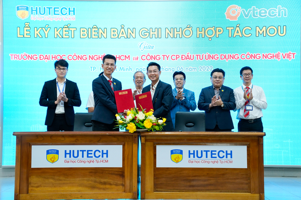 HUTECH cùng VTECH GROUP ký kết MOU: Rộng mở môi trường thực hành Thương mại điện tử cho sinh viên 97