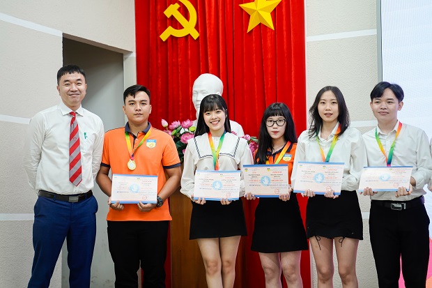 HUTECH’s Portrait - Thúy Quỳnh & hành trình từ “chỉ biết bolero” đến Chủ nhiệm CLB Văn nghệ Keiko 185