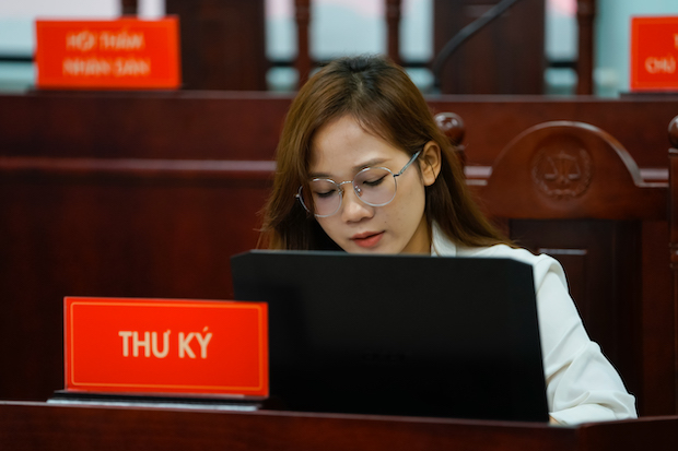 Sinh viên Khoa Luật thực hiện Phiên tòa giả định xét xử hành vi “Mua bán trái phép chất ma túy” 35