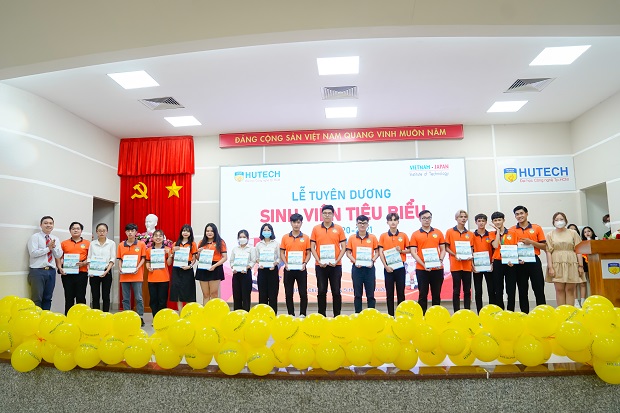 Viện Công nghệ Việt - Nhật (VJIT) tuyên dương sinh viên có thành tích xuất sắc trong học tập và phong trào 73