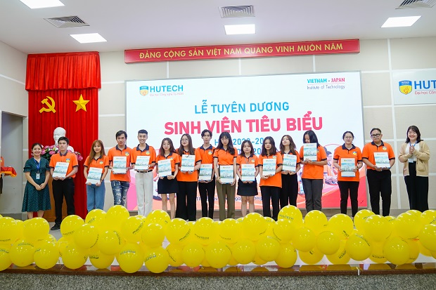 Viện Công nghệ Việt - Nhật (VJIT) tuyên dương sinh viên có thành tích xuất sắc trong học tập và phong trào 71