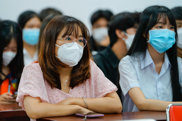 Sinh viên Khoa Luật thực hiện Phiên tòa giả định xét xử hành vi “Mua bán trái phép chất ma túy” 64