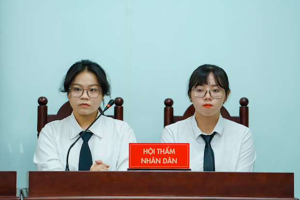 Sinh viên Khoa Luật thực hiện Phiên tòa giả định xét xử hành vi “Mua bán trái phép chất ma túy” 45