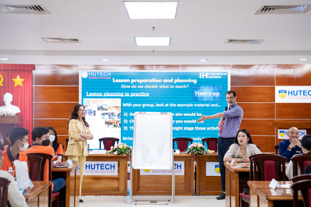 Teachers and students of the Institute of International Education discussed learning and teaching methods at the workshop "Troubleshooting Esol Problems Together" 37