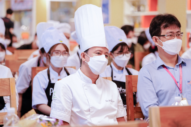 Chung kết HUTECH Young Chefs 2022: Sinh viên HUTECH trổ tài đưa ẩm thực Việt “gặp gỡ” khoai tây Hoa Kỳ 186