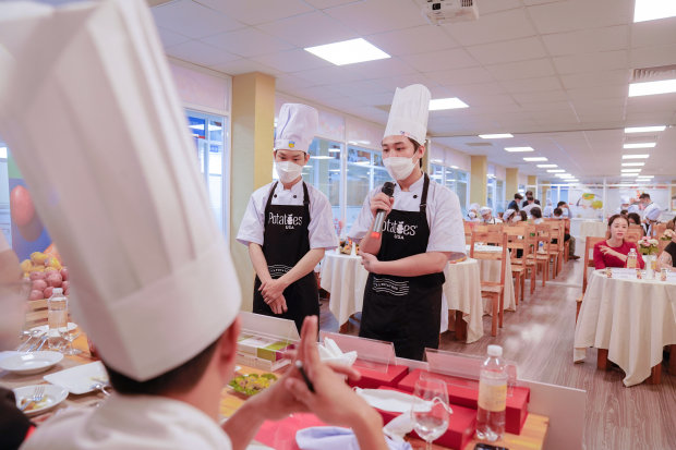 Chung kết HUTECH Young Chefs 2022: Sinh viên HUTECH trổ tài đưa ẩm thực Việt “gặp gỡ” khoai tây Hoa Kỳ 22