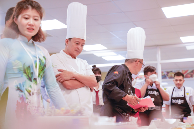 Chung kết HUTECH Young Chefs 2022: Sinh viên HUTECH trổ tài đưa ẩm thực Việt “gặp gỡ” khoai tây Hoa Kỳ 225