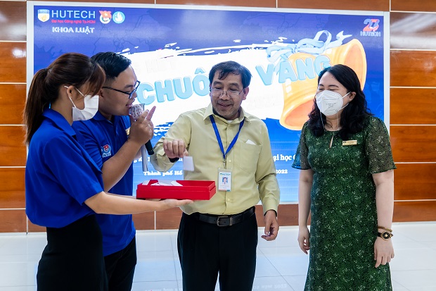 Sinh viên K21 giành chiến thắng cuộc thi Rung chuông vàng 2022 121