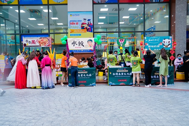 Ngày hội văn hóa ẩm thực Đài Loan "bùng nổ" tại sân trường với loạt món ngon hấp dẫn 230