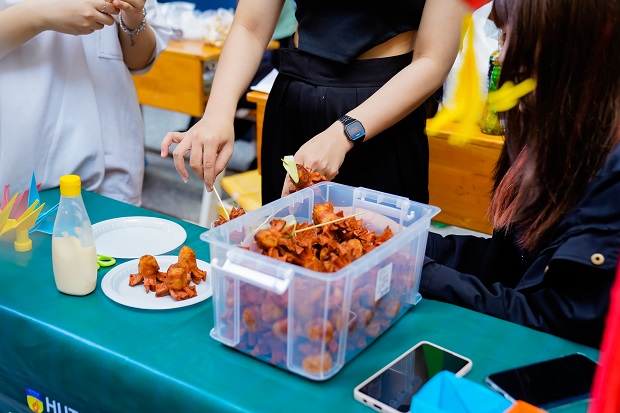Ngày hội văn hóa ẩm thực Đài Loan "bùng nổ" tại sân trường với loạt món ngon hấp dẫn 186