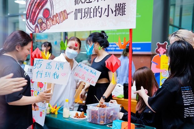 Ngày hội văn hóa ẩm thực Đài Loan "bùng nổ" tại sân trường với loạt món ngon hấp dẫn 161