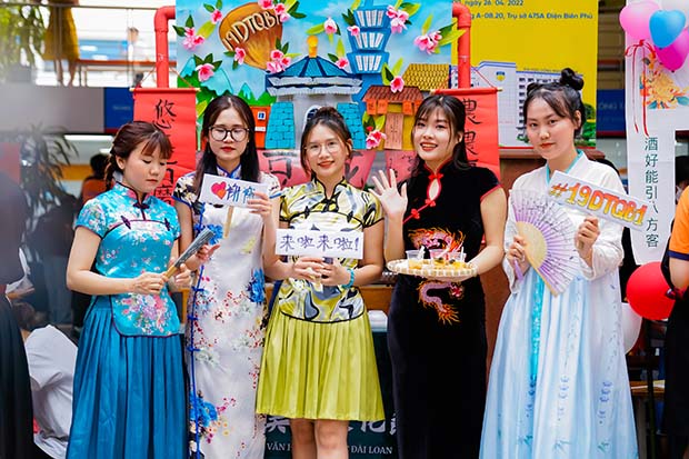 Ngày hội văn hóa ẩm thực Đài Loan "bùng nổ" tại sân trường với loạt món ngon hấp dẫn 205