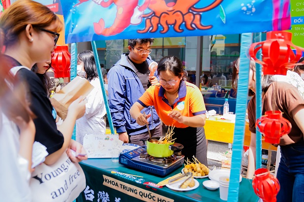 Ngày hội văn hóa ẩm thực Đài Loan "bùng nổ" tại sân trường với loạt món ngon hấp dẫn 154