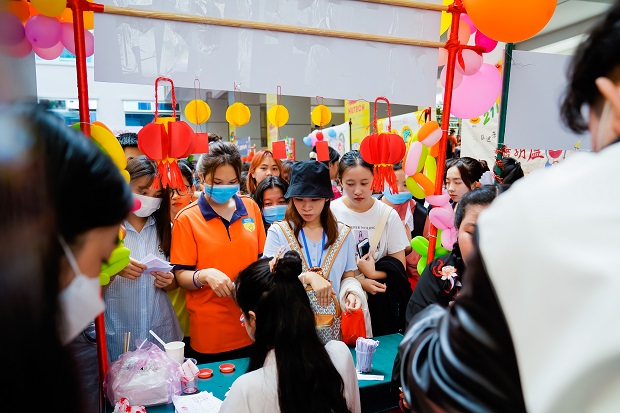 Ngày hội văn hóa ẩm thực Đài Loan "bùng nổ" tại sân trường với loạt món ngon hấp dẫn 151