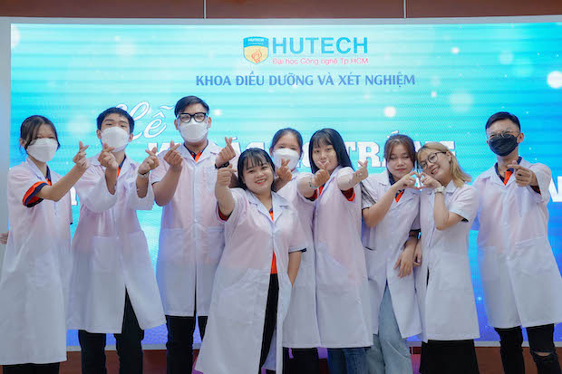 Sinh viên Khóa đầu tiên Khoa Điều dưỡng và Xét nghiệm khoác áo blouse trắng, khởi động chặng đường phấn đấu 13