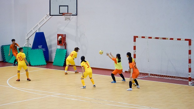 Nhìn lại hành trình bảo vệ “ngôi hậu” của tuyển nữ Futsal HUTECH tại mùa giải 2020 86