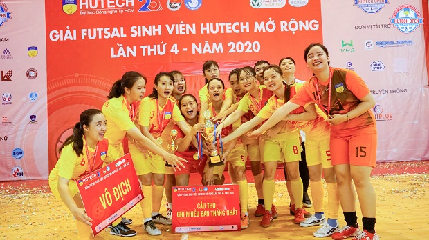Nhìn lại hành trình bảo vệ “ngôi hậu” của tuyển nữ Futsal HUTECH tại mùa giải 2020 115