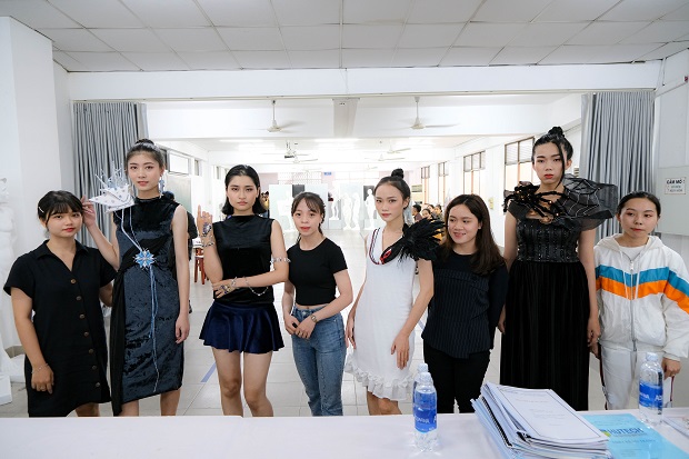 Delighted by the jewelry collection of Textile and Garment Technology students 333