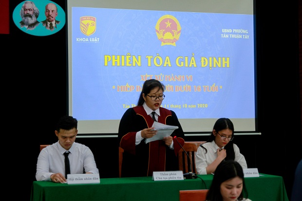 The Communist Party Cell No. 14 of HUTECH presents "Relay to school" donations to the local community and organizes a moot court 35