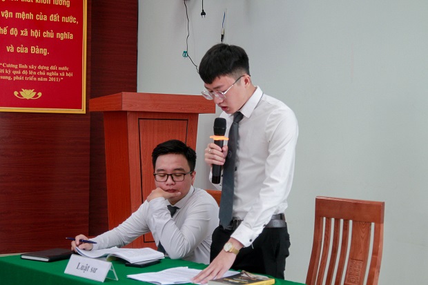 The Communist Party Cell No. 14 of HUTECH presents "Relay to school" donations to the local community and organizes a moot court 41
