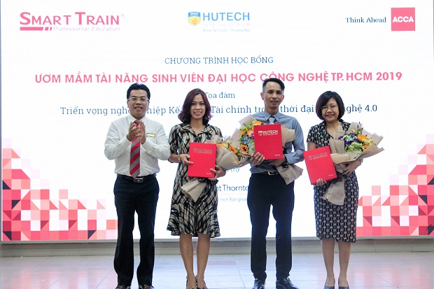 Students of the Faculty of Finance and Commerce can once again apply for the "Nurturing HUTECH Talents" Scholarship 24