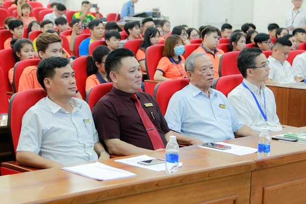 Chủ tịch Tập đoàn Quế Lâm truyền cảm hứng làm nông nghiệp sạch cho sinh viên HUTECH 11