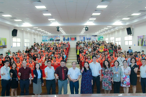 Chủ tịch Tập đoàn Quế Lâm truyền cảm hứng làm nông nghiệp sạch cho sinh viên HUTECH 73